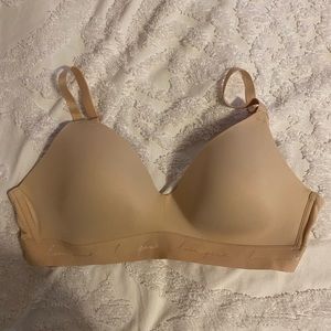 Victoria’s Secret PINK Wireless Nude Bra (40C)